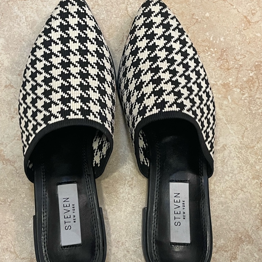 Steve Madden size 6.5 Black & White Mules Brand New
